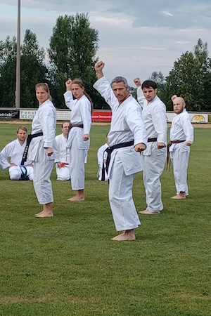 Karateka bei der Demonstration der Kata Bassai Dai